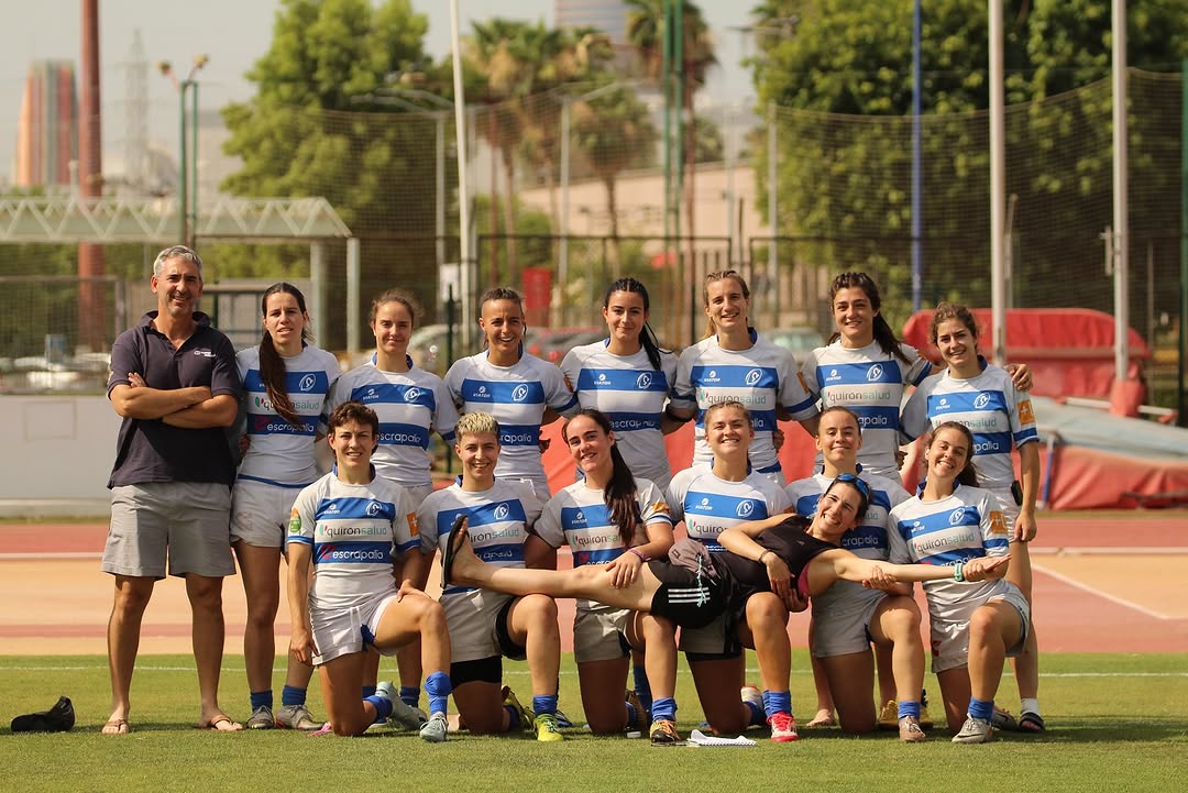 Photo by Olímpico de Pozuelo Rugby on July 15, 2025. May be an image of 9 people, people playing soccer, sports equipment and text.