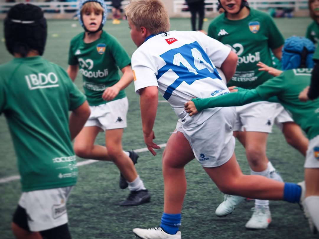 Photo by Olímpico de Pozuelo Rugby on November 16, 2025. May be an image of football, soccer, sports equipment, stadium and text.